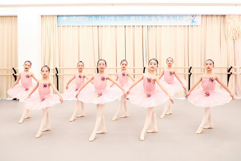 天鹅湖畔儿童舞蹈培训机构,少儿芭蕾舞加盟,幼儿舞蹈培训机构